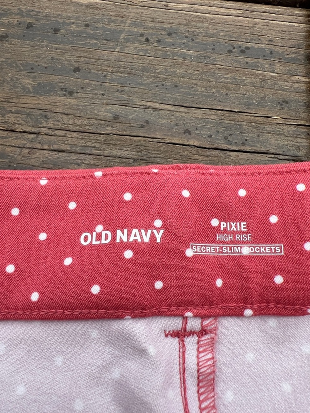 Old Navy High Rise Pixie Ankle Pant
Gooseberry Red - Picture 3 of 10